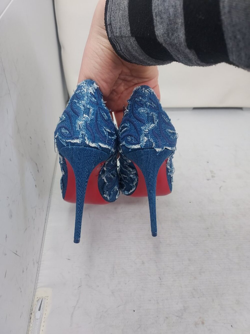 Christian Louboutin Blue Kate Toile Denim Brode Heel Shoe - Picture 10 of 11